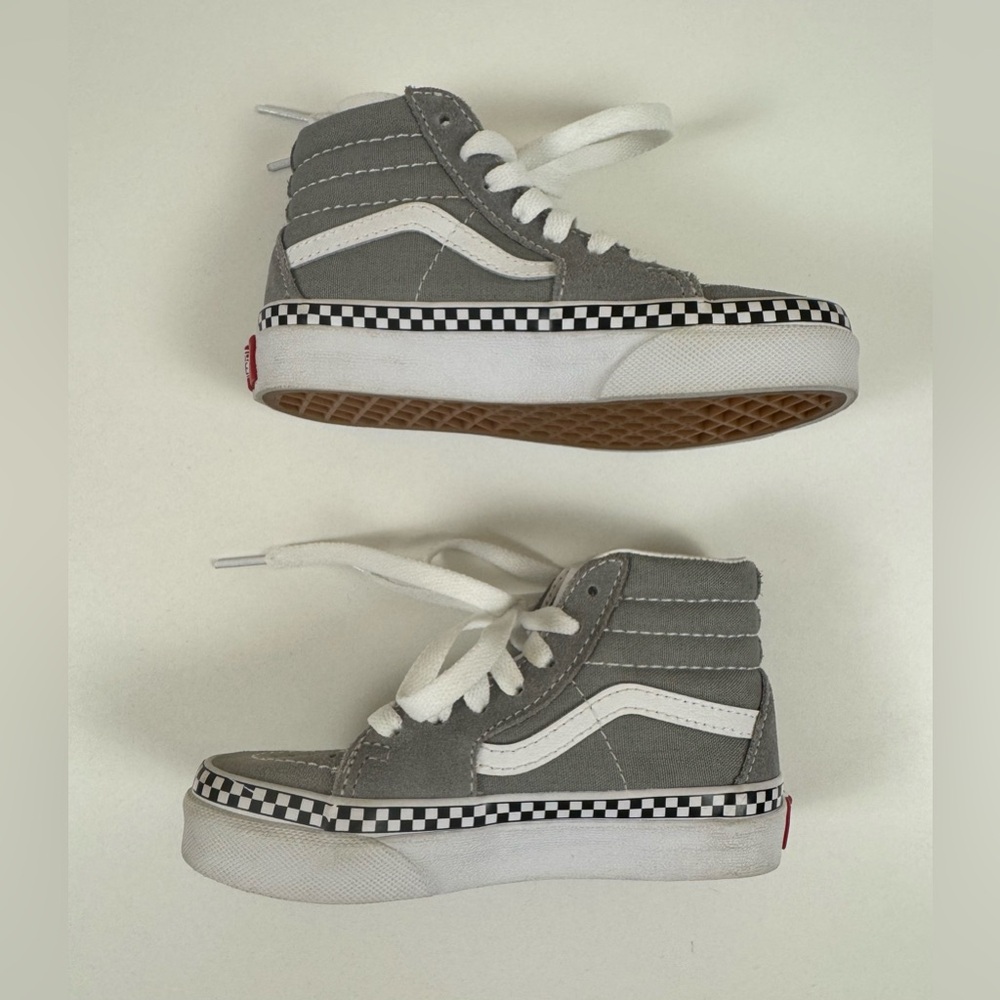 Vans Kids Sk8-Hi Shoe I’m gray with black checkered accent - Picture 4 of 6